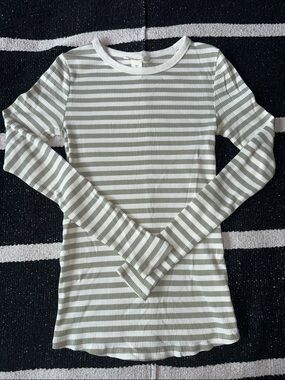 H&M Striped Long Sleeve Ribbed Maternity Top